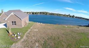 694 BAY POINTE Drive