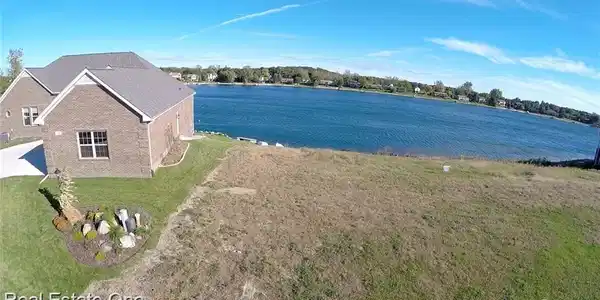 694 BAY POINTE Drive