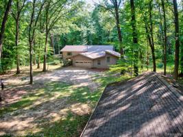 2427 SURREY Drive