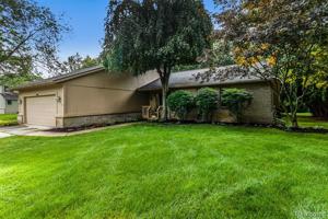 8869 TWIN LAKES Drive