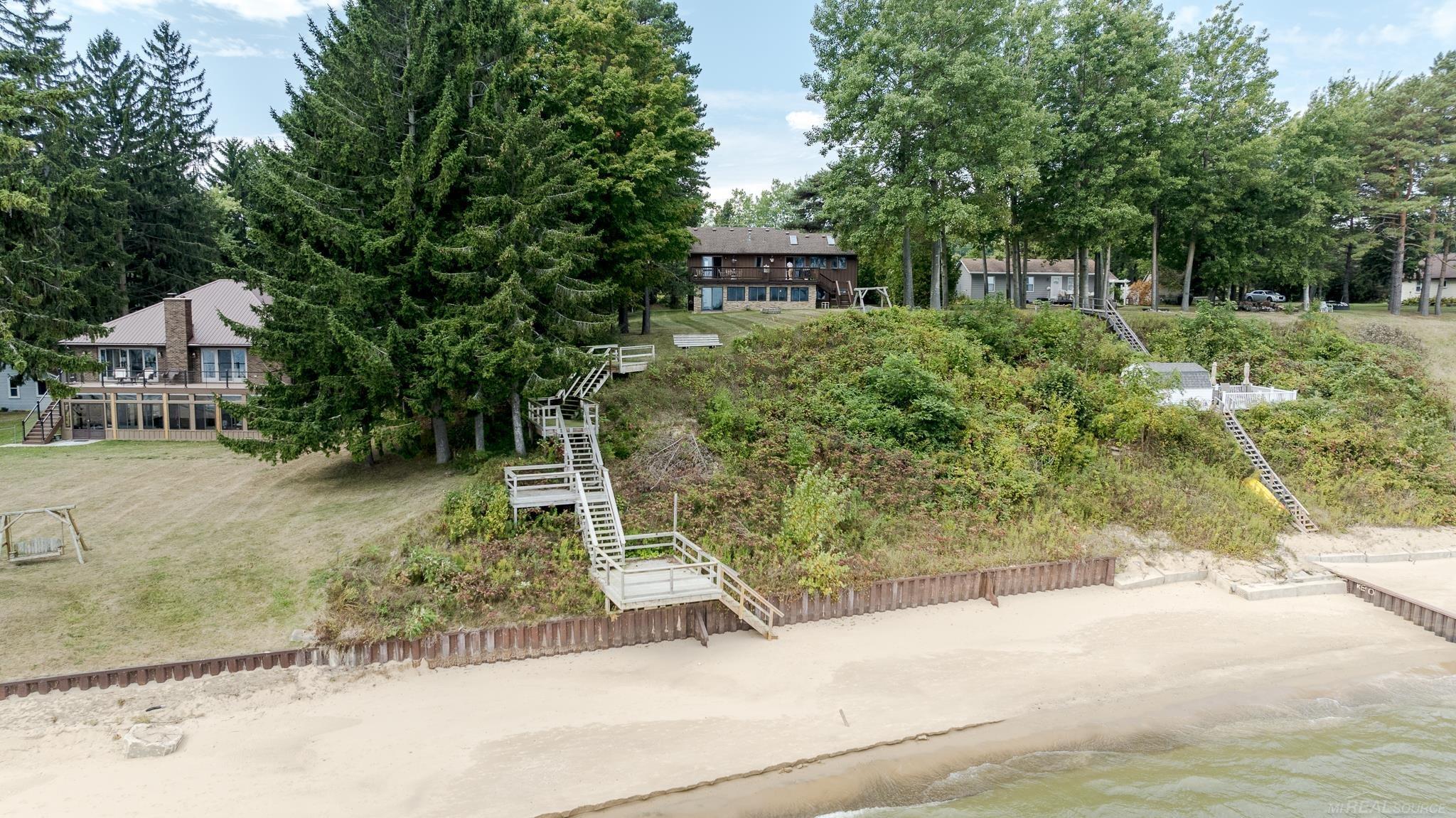 Image 4: Gorgeous Sandy Beach