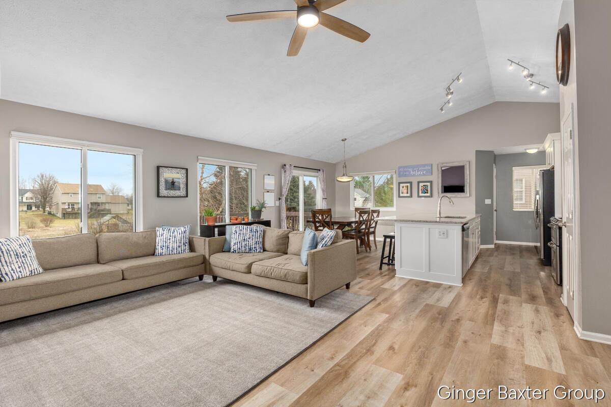 Image 4: 7476-Tillicum_004