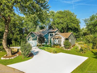 3685 Sunset Boulevard