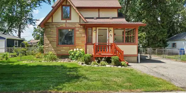 33 Goldner Avenue