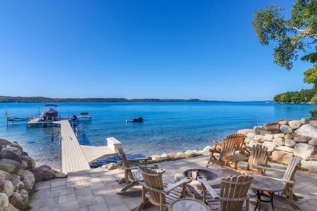 6882 SE Torch Lake