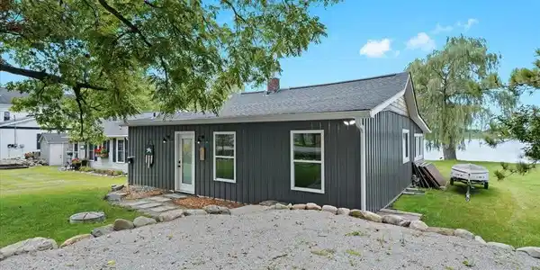 1605 SHORELINE Drive