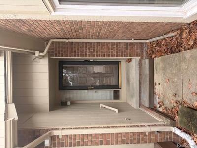 5541 Walnut Circle W Circle