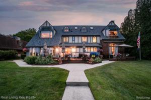 8308 Lakeshore Road
