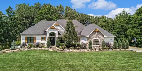 4645 Roya Trail