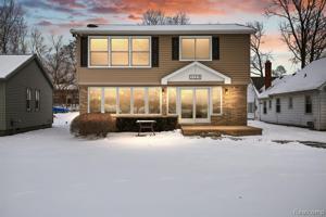 1129 E LAKE Drive