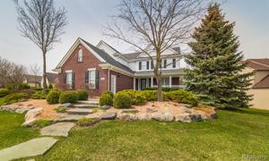135 RIDGE FIELD Court
