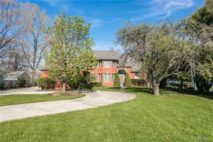 6175 LAKESHORE Road
