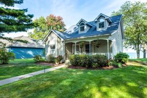 4860 Lakeshore