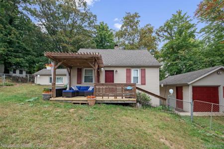 1136 Lakeshore Drive