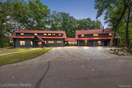 8646 Thendara Boulevard