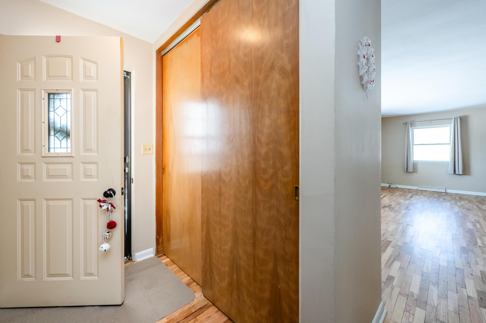 Image 4: Paw Paw Lk Rd-103