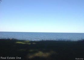 3032 N LAKESHORE