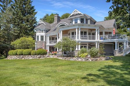 4226 E Gull Lake Drive