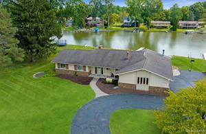 4732 SURFWOOD Drive