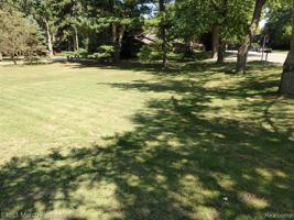Vacant PONTIAC TRAIL