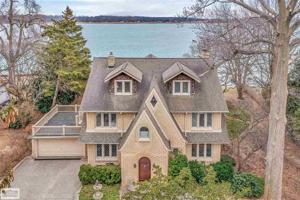 2424 Saint Clair River
