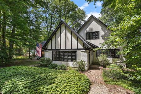 14598 Lakeshore Road