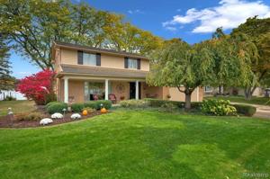 4983 SURFWOOD Drive