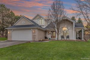 6194 PINEWOOD Drive