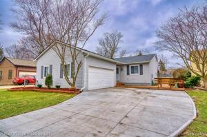 531 LAKESIDE Drive