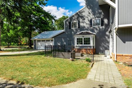 3115 Westacres Drive