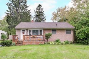 2363 MAPLECREST Drive