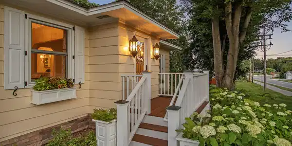 Image 3: 179-web-or-mls-17586-168th-ave