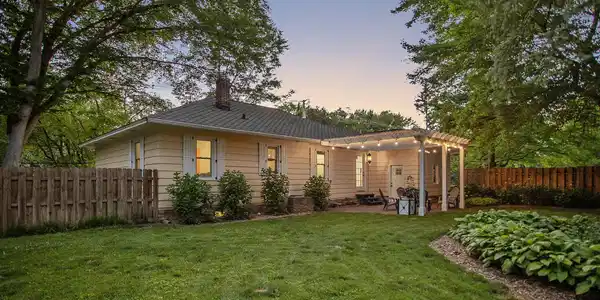 Image 4: 174-web-or-mls-17586-168th-ave