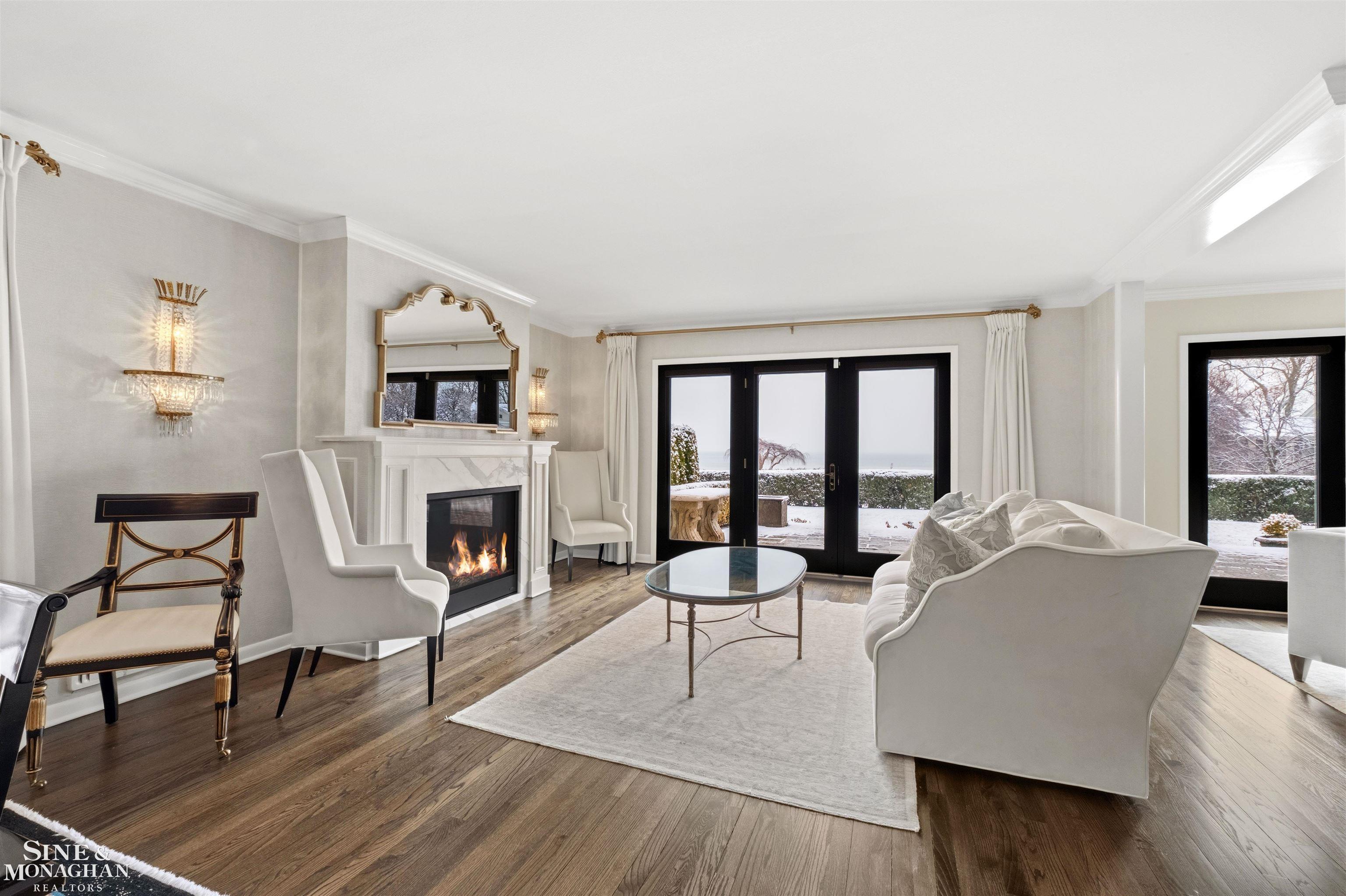 Image 3: Living Room