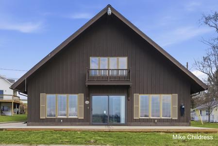 6390 Lakeshore Drive