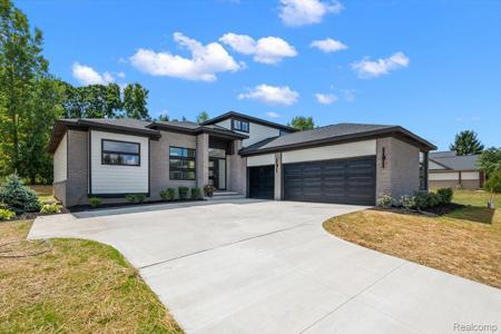 8828 Stonewall E.
