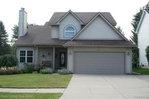 808 WOODLEIGH WAY