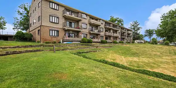 225 W Columbia Avenue