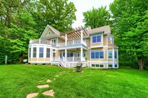 2556 Lakeshore Drive