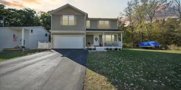 490 CLAYBURN Boulevard