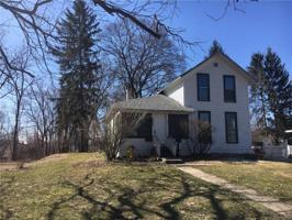 273 W. Walled Lake