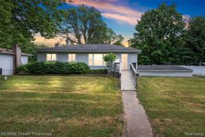 483 LINCOLN Street