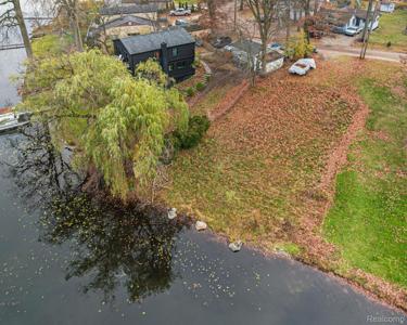 1225 GROVE POINT Drive