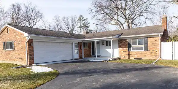 2927 SILVERHILL Drive