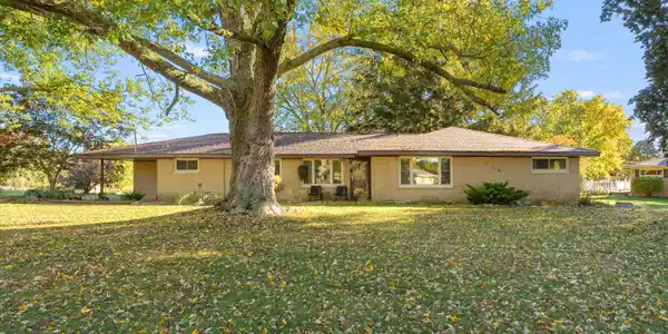 318 Lakeshore Drive