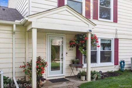 2923 ROCKFORD Court