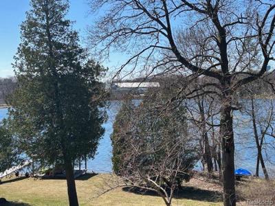 7000 Hillside Drive