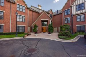78 POINTE PARK