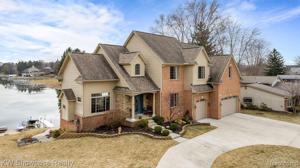 3241 LEDGEWOOD E Court