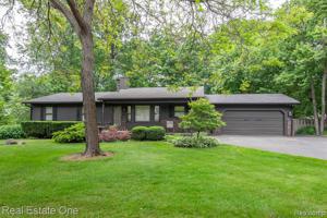 5643 WARBLER Drive
